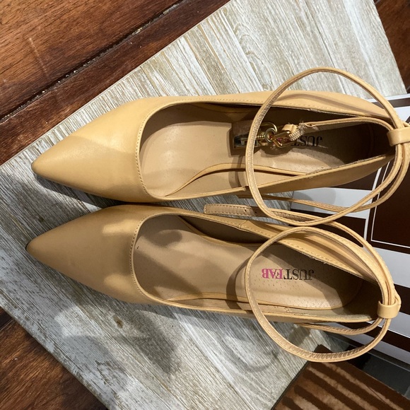 Charming Nude Pumps - Picture 4 of 5